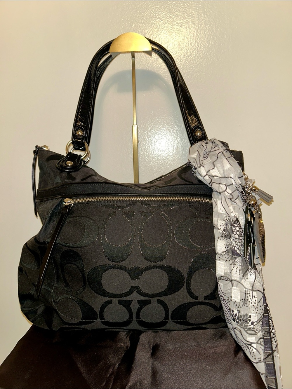 COACH Extra Large XL Black Sateen
Jacquard Poppy Glam Metallic
Signature C Tote!